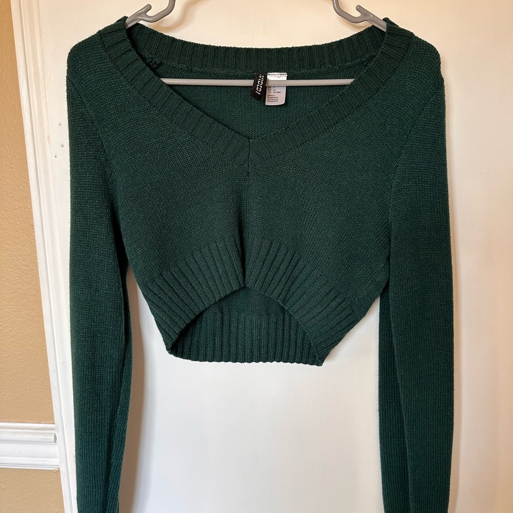 H&M Green V-Neck Sweater with Long Sleeves